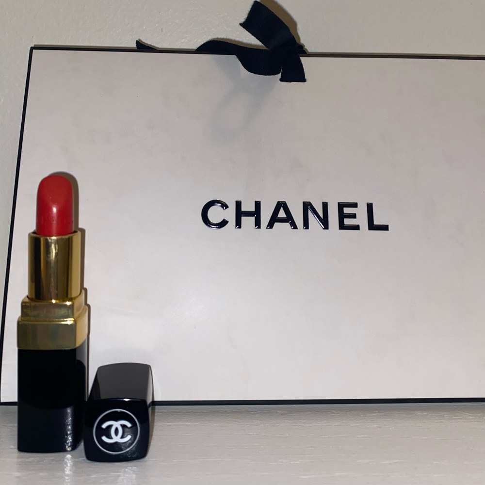 CHANEL Rouge Coco lipstick in Rouge Coco